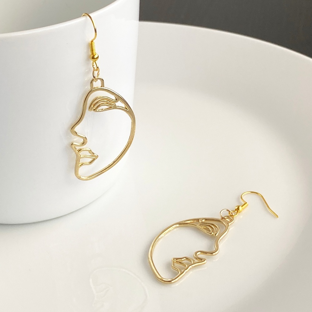 NEW Human Face Earrings in Gold color - Picture 2 of 6